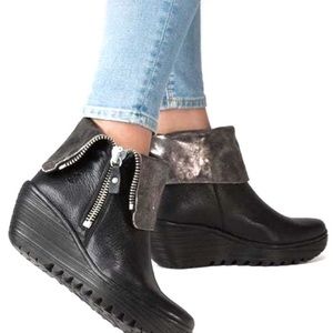 Fly London Yex Black/Silver Zipper Wedge Bootie 39